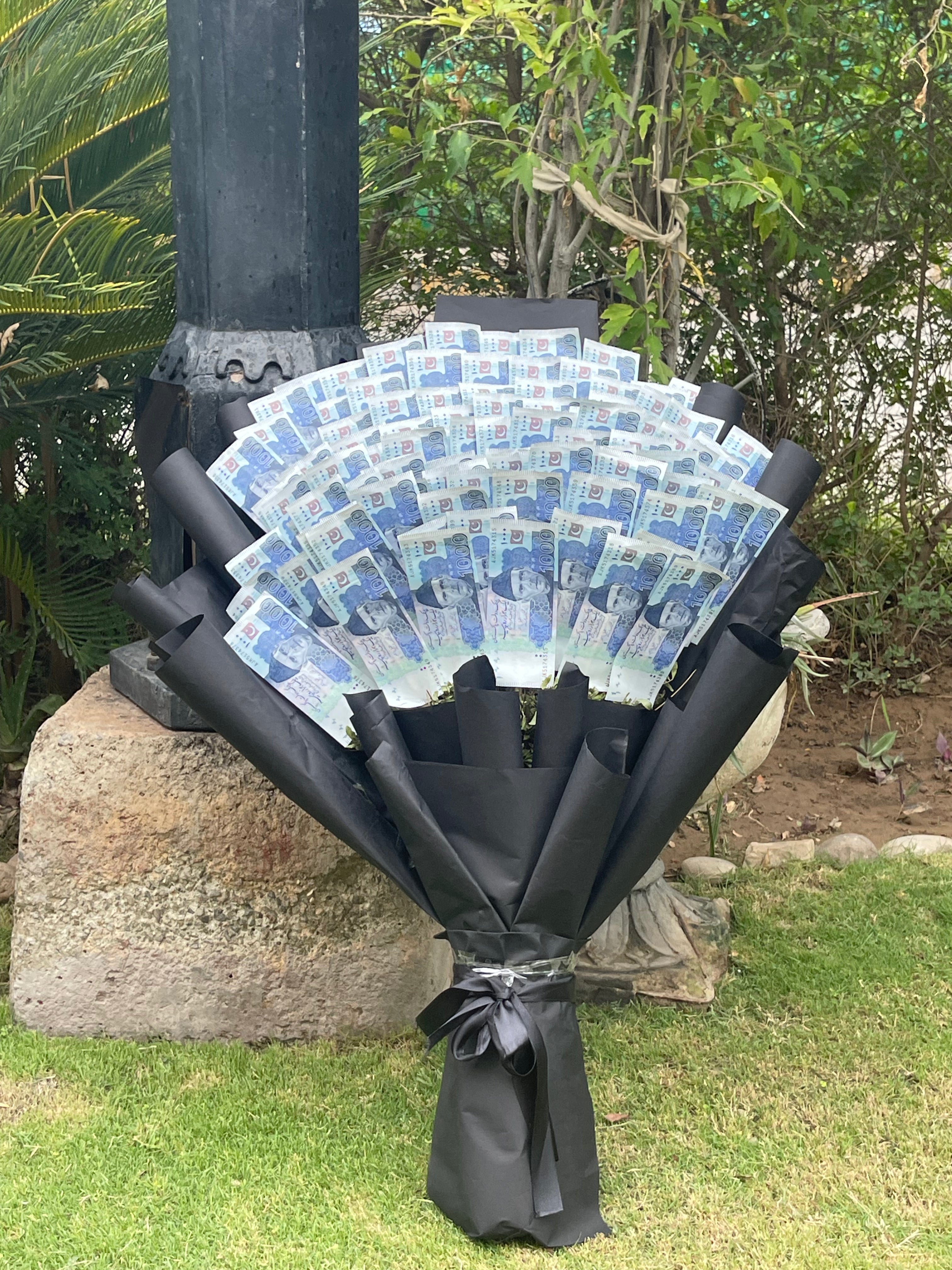 Luxe Indulgence ₨100,000 Fresh Cash Bouquet Luxe Indulgence ₨100,000 Fresh Cash Bouquet