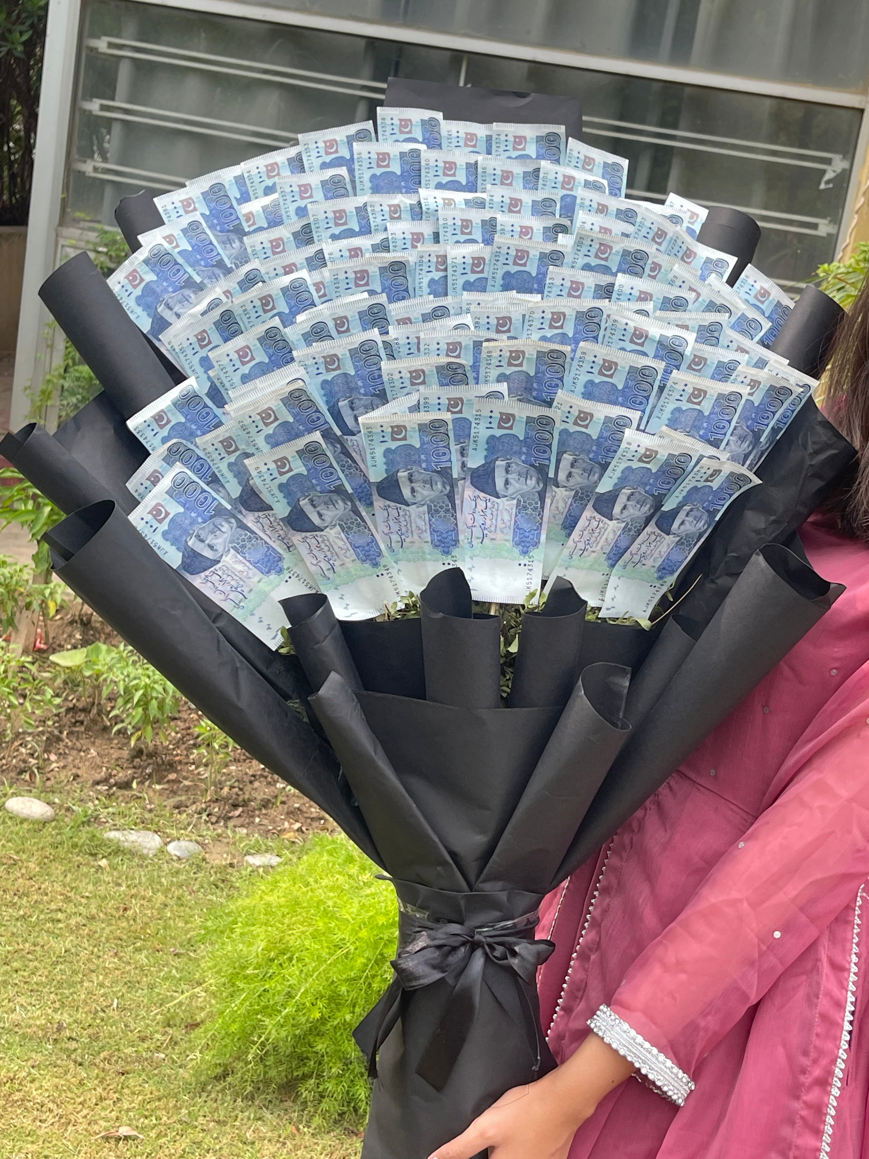 Luxe Indulgence ₨100,000 Fresh Cash Bouquet Luxe Indulgence ₨100,000 Fresh Cash Bouquet