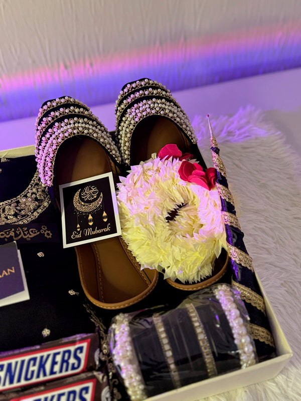 Black Themed Giftbox For Her