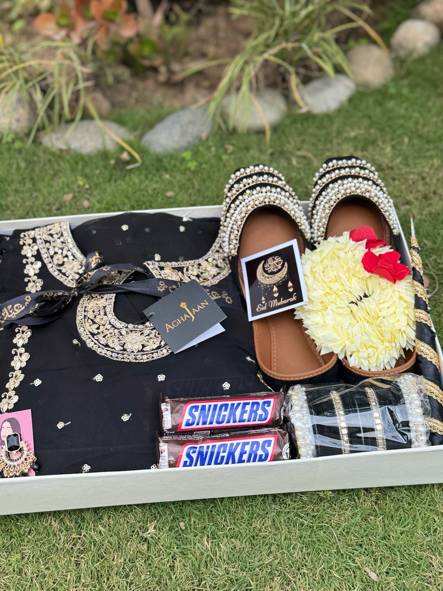 Black Themed Giftbox For Her