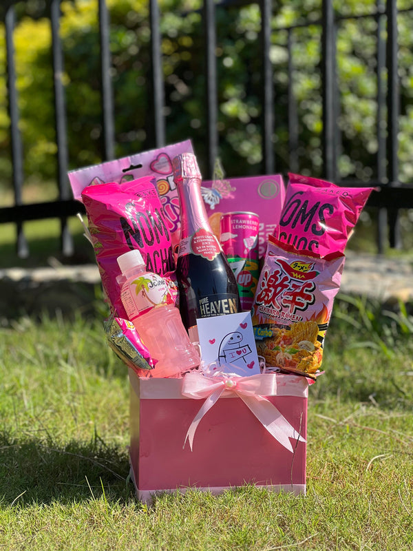 Pink Snack Box – Marshmallows, Nachos, Ramen & Drinks Combo
