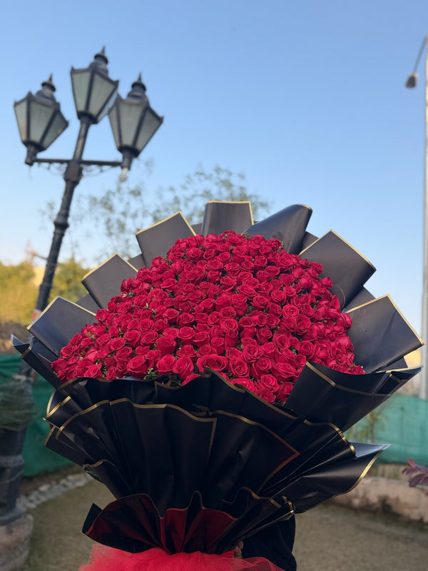 Huge 7 Feet Red Roses Bouquet