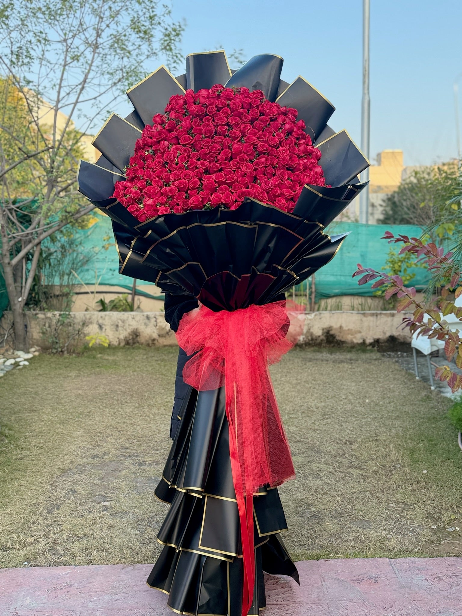 Huge 7 Feet Red Roses Bouquet