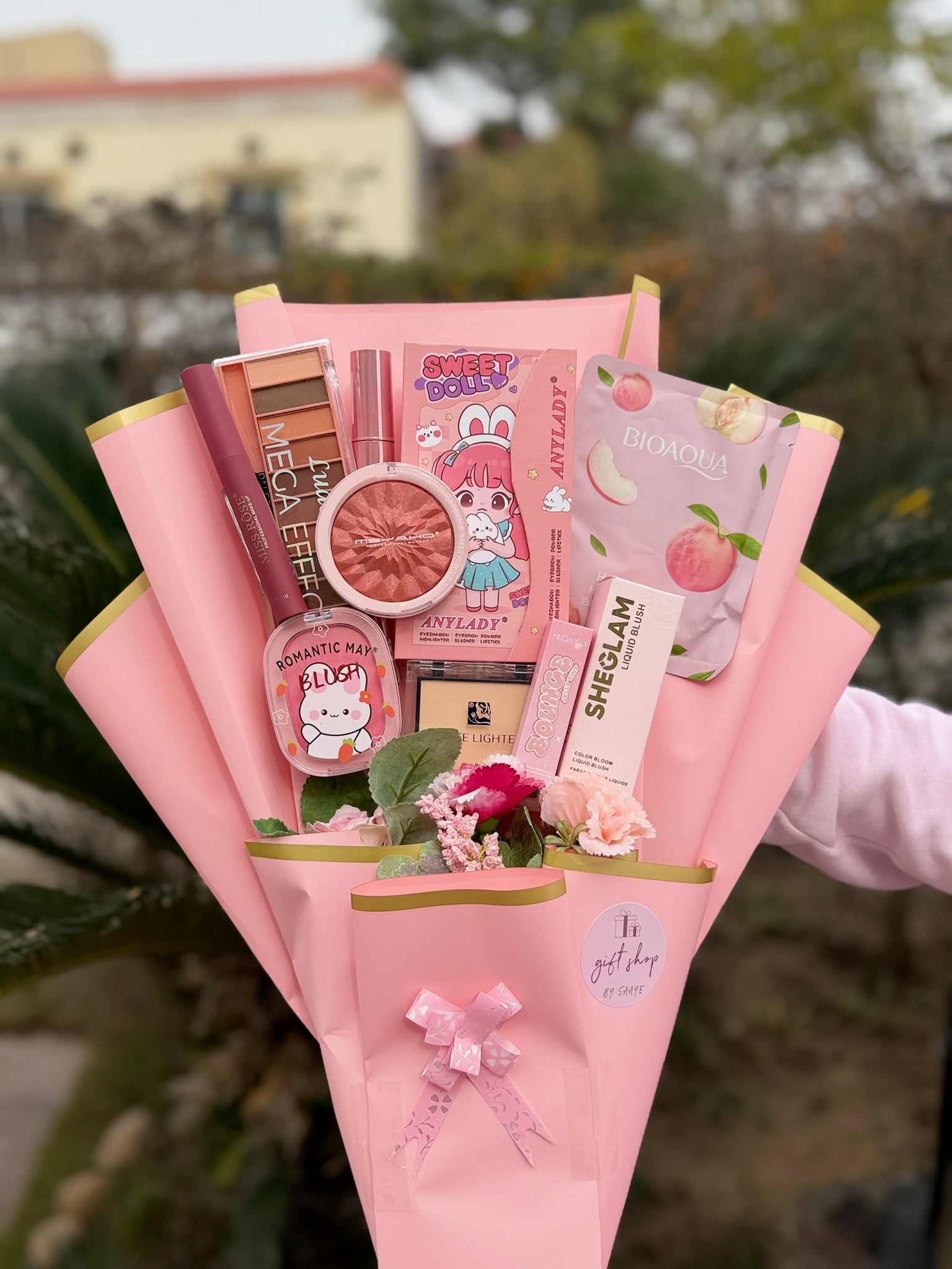 Minimal Makeup Bouquet Pink