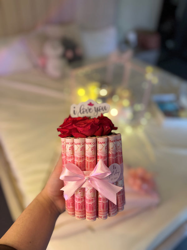 Cash Bouquet (cake style) ₨3,000 Cash Bouquet – Made with 100 Rupee Notes