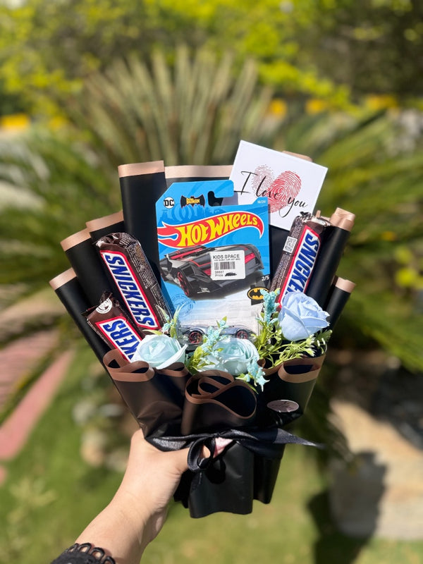 Hot Wheels & Chocolate Bouquet – Snickers, Flowers & Gift Card
