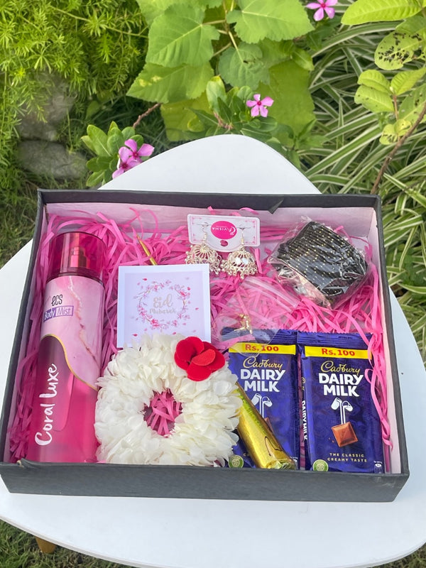 Traditional Women’s Giftbox – Body Mist, Jewelry, Mehndi & Chocolates